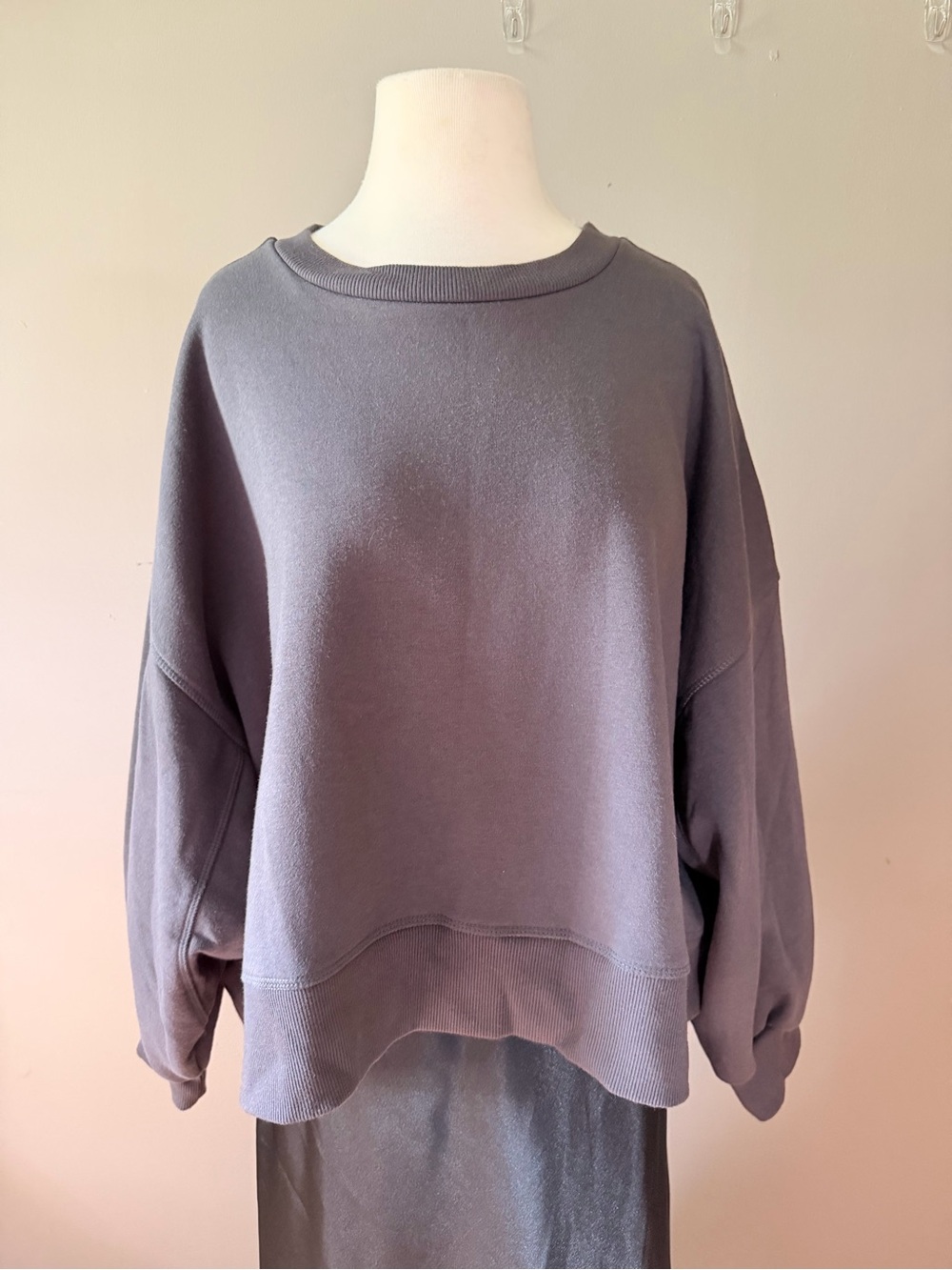 Judith March Ribbed Crewneck Sweatshirt in Mauve